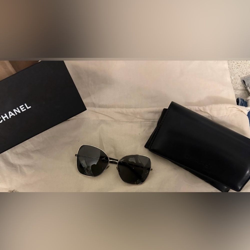 #chanel sunglasses butterfly chain not included